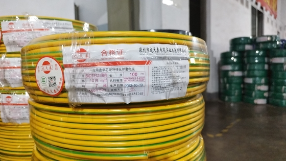 60227 IEC 01 Kabel konduktor tembaga hijau/kuning Konduktivitas superior untuk kisaran suhu luas -40°C sampai 90°C